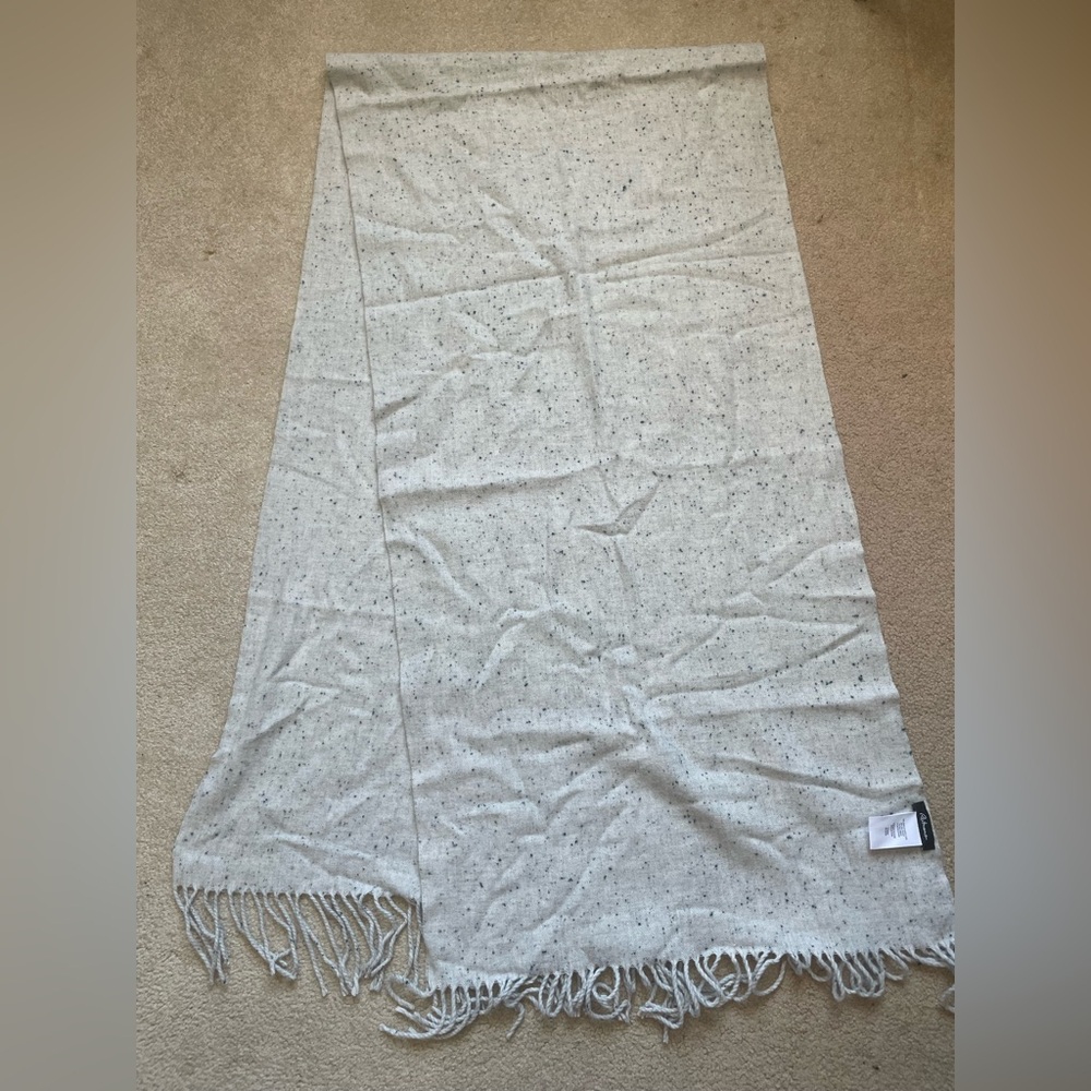 Reitmans Cream and Gray Speckled Scarf